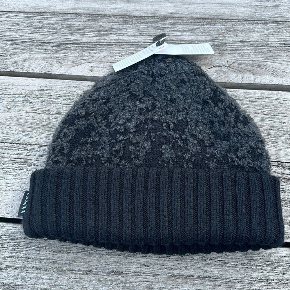 Lululemon Women's Ombre Knit Textured‎ Beanie hat black NWT wool blend